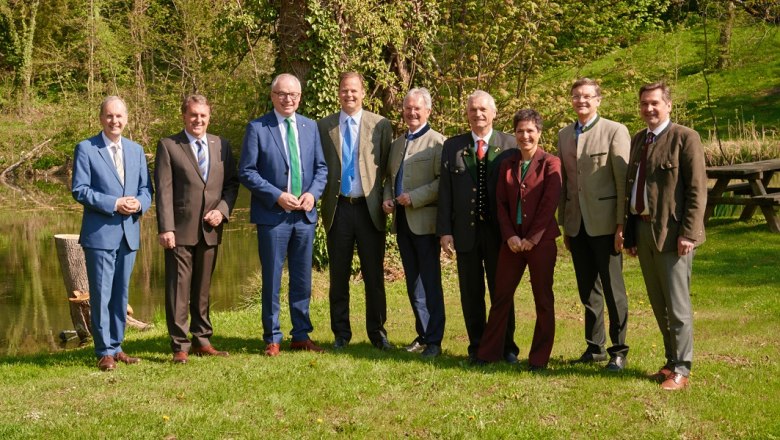 v.l.n.r.: Erich Moser, Wolfgang Ecker, Stephan Pernkopf, Prinz Constantin, Karl Wilfing, Johann Thauerböck, Jasmine Bachmann, Hans Jörg Damm, Werner Krammer, © Fotoatelier Prendinger