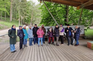 Gruppenbild im Naturparkhaus, © Naturpark Sparbach