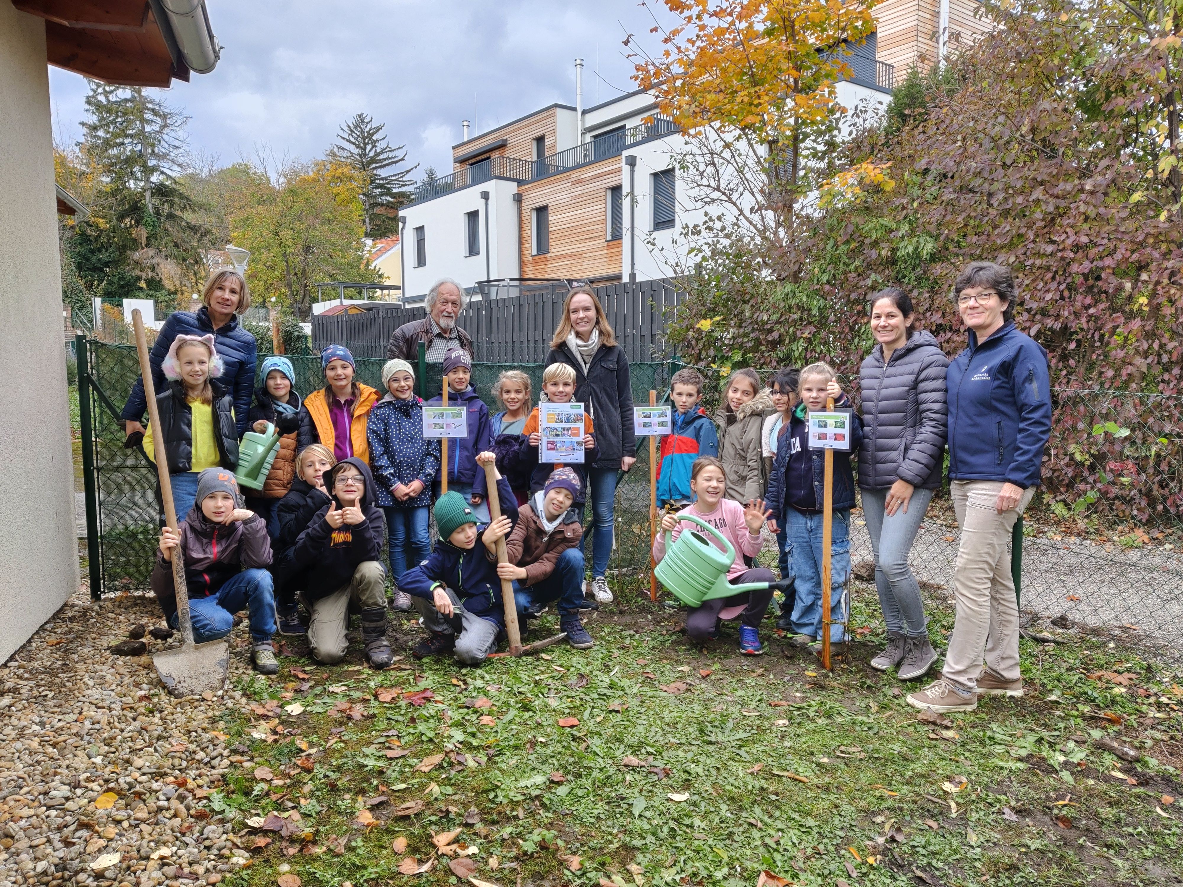 Wissenschaft trifft Schule - wir pflanzen die Klimahecke