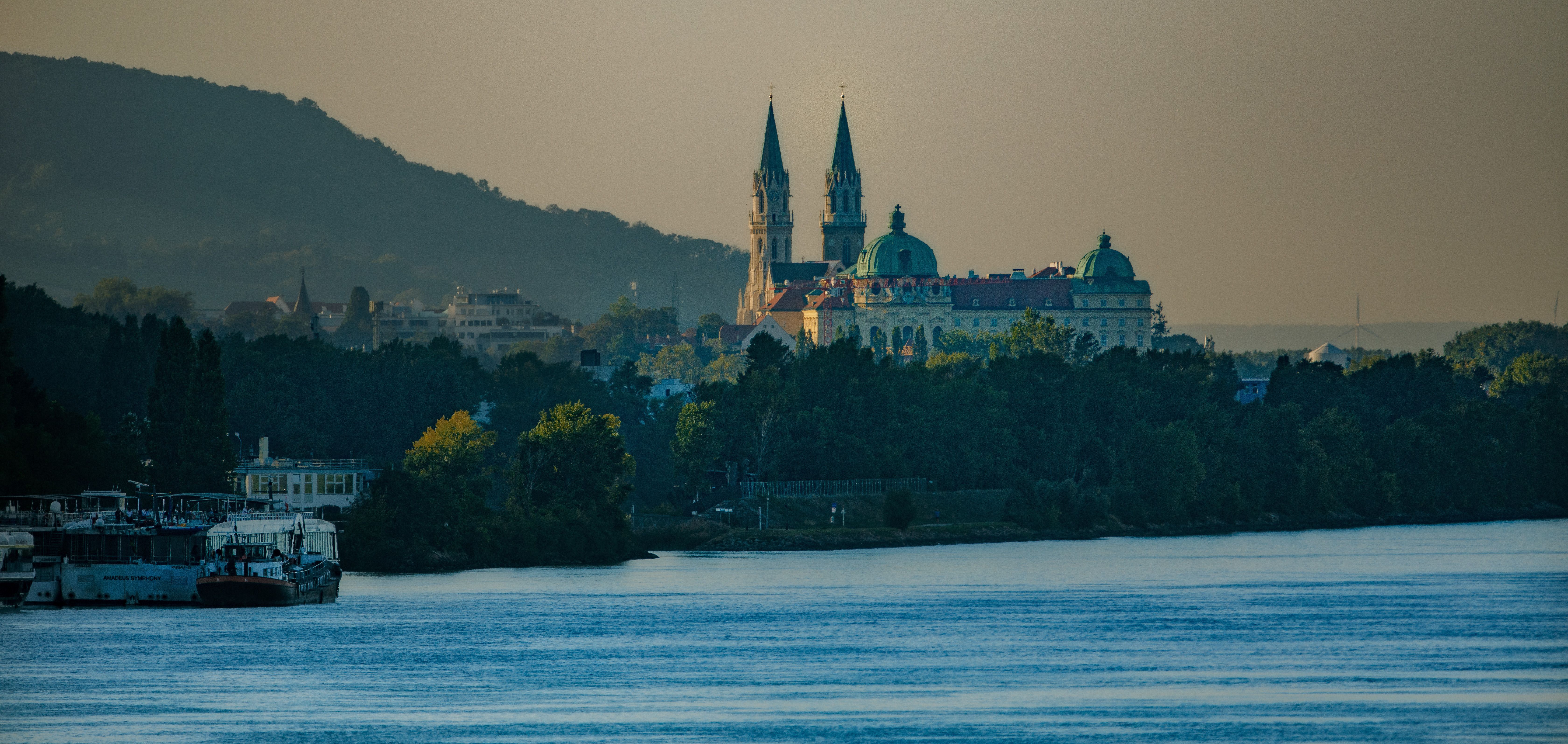 Stift von der Donau aus