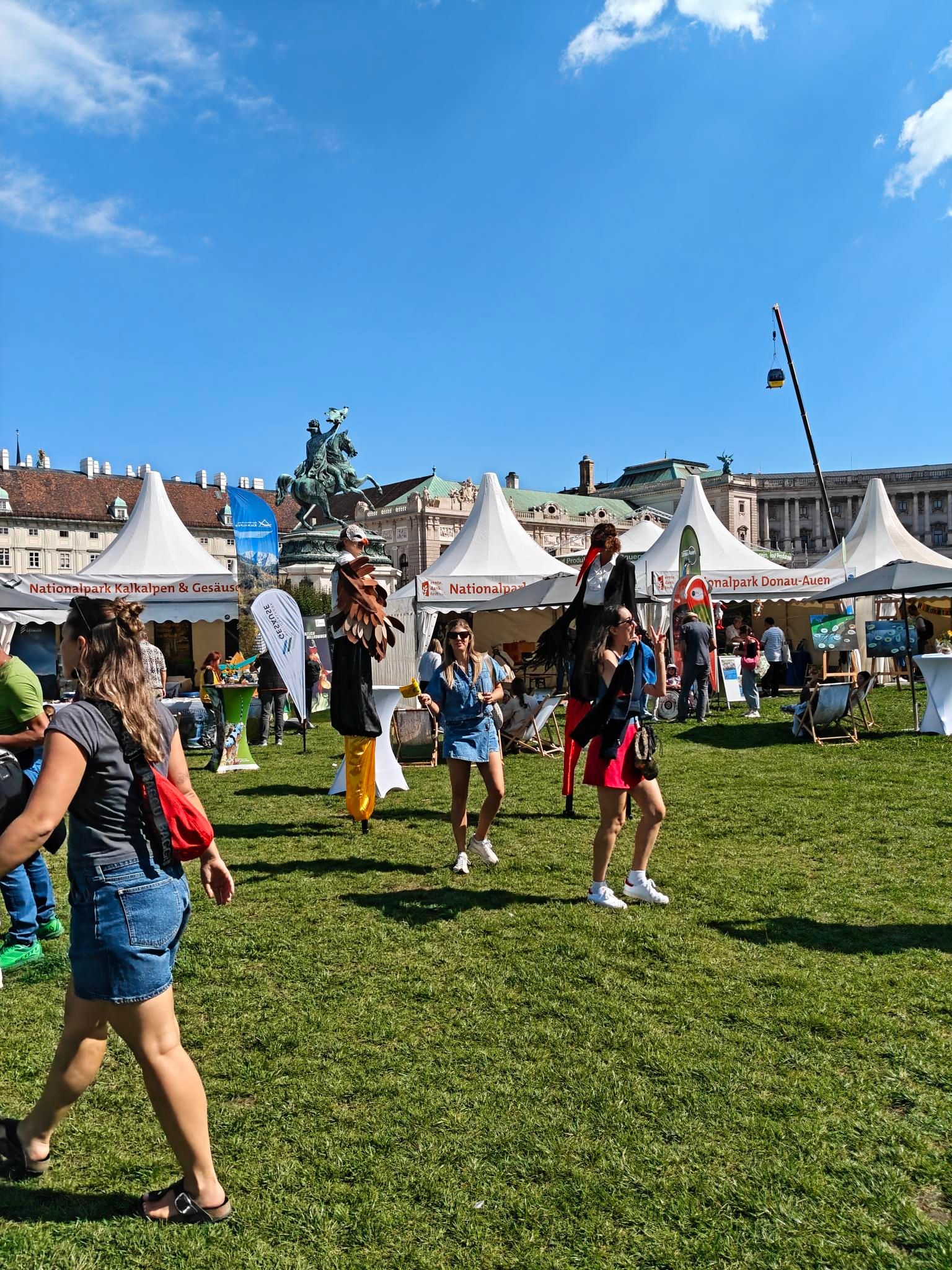 Blick vom Stand auf das Festgelände