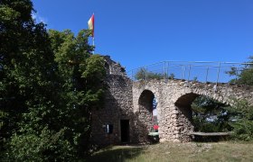 Köhlerhaus Juli 2020, © Naturpark Sparbach/Käfer