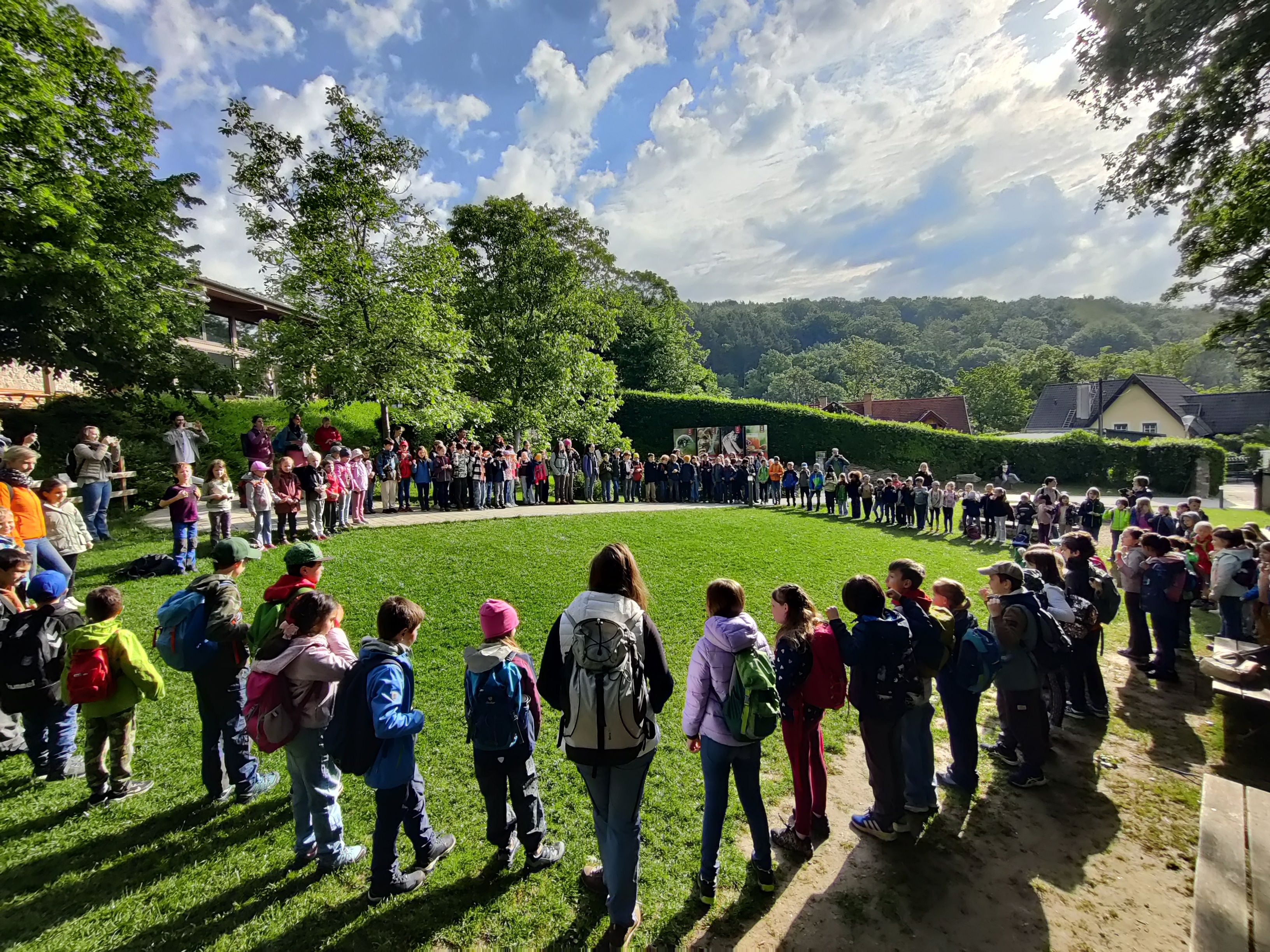 Landschaften voller HaZweiO - Begrüßungskreis