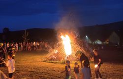 Am Sonnwendfeuer