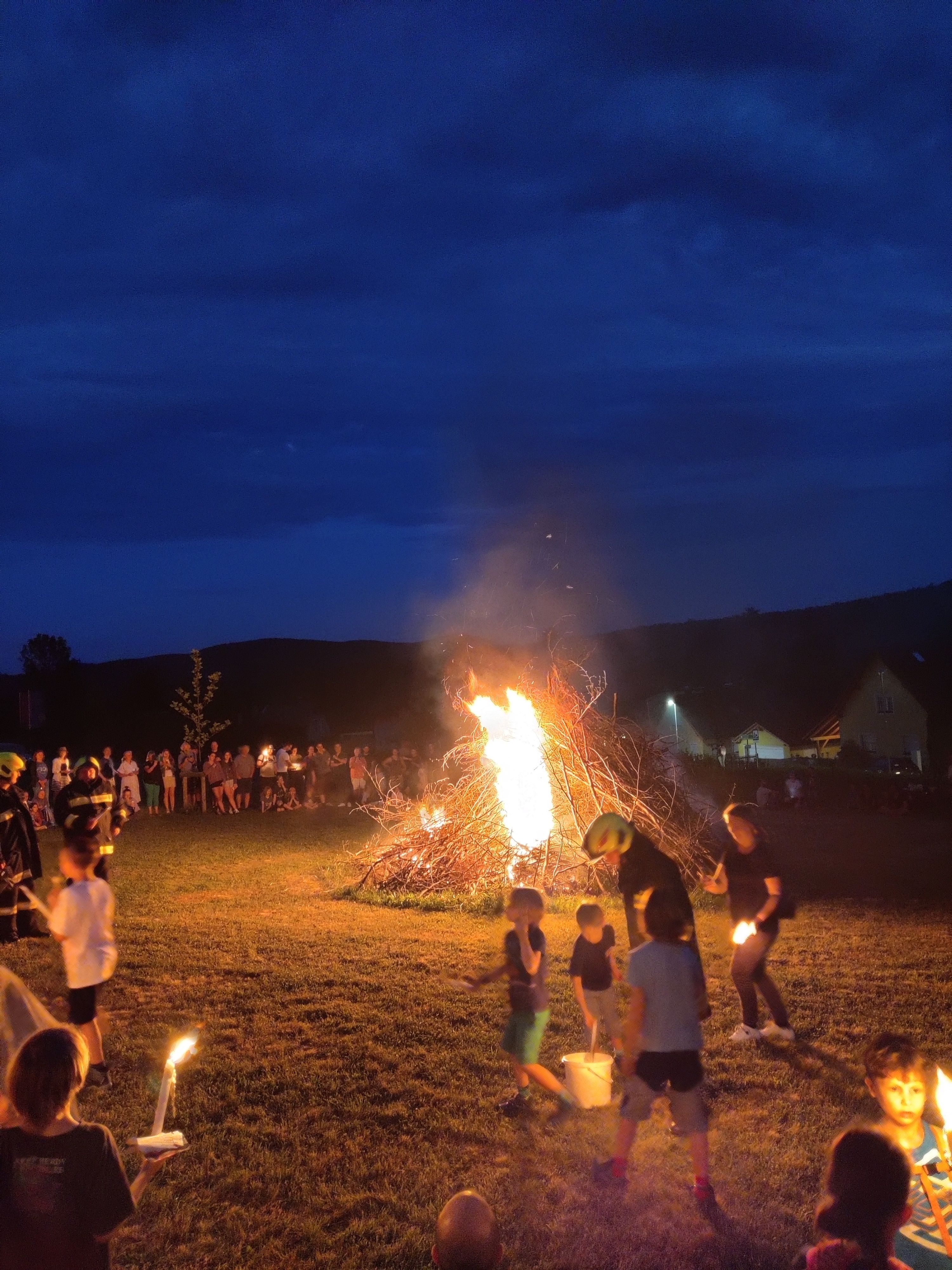 Am Sonnwendfeuer