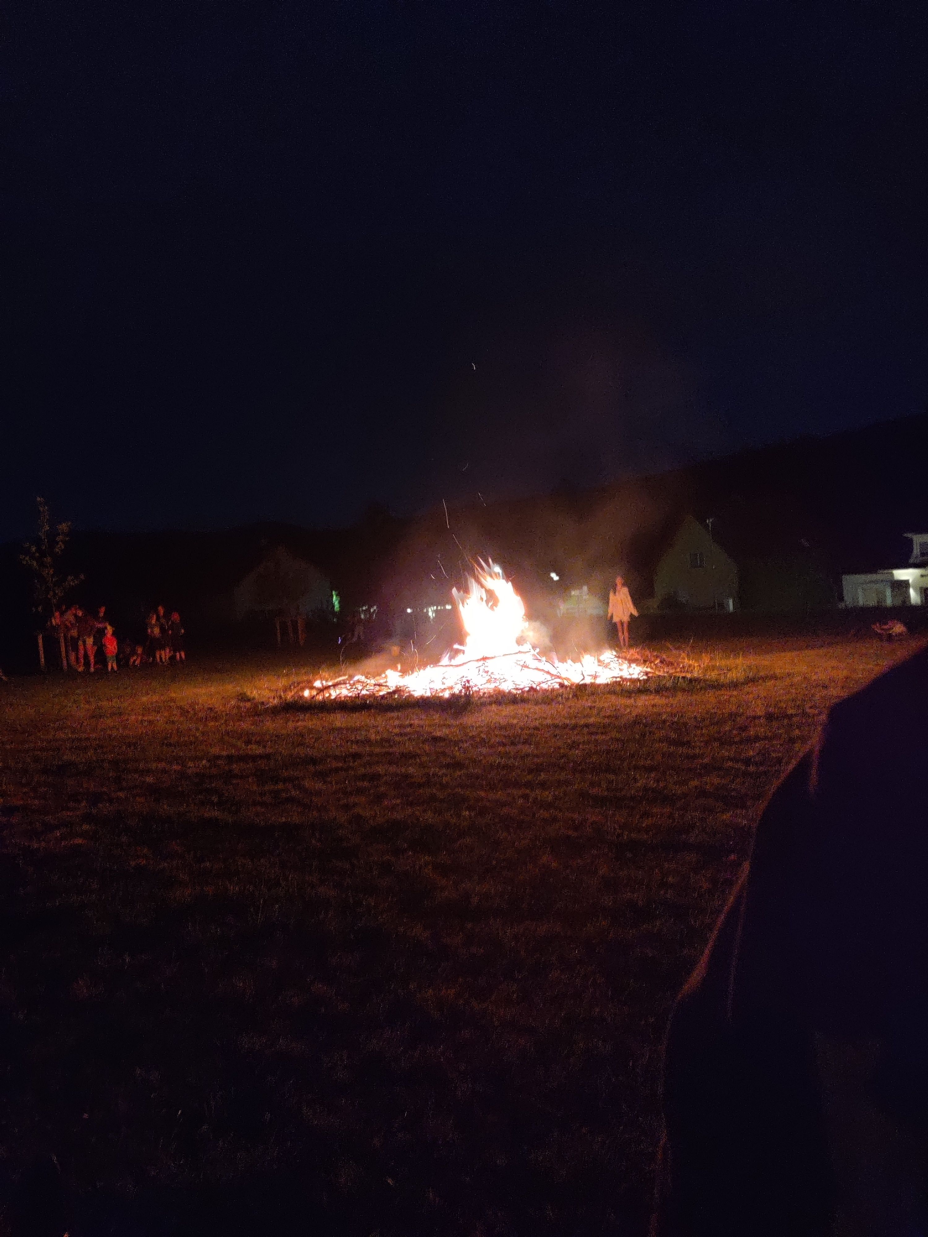 Das Sonnwendfeuer ist niedergebrannt