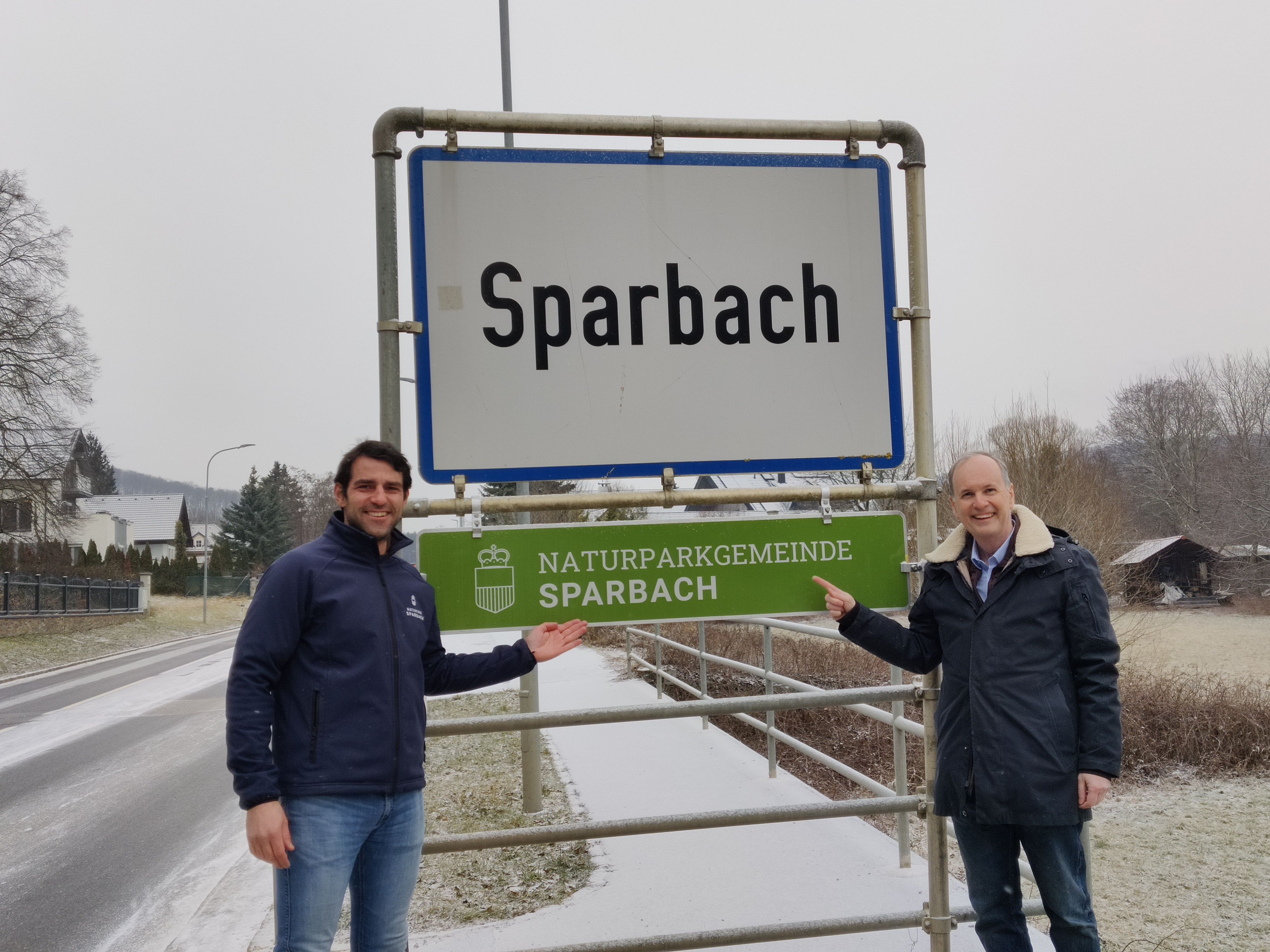 Zusatztafeln bei den Ortstafeln Sparbach 