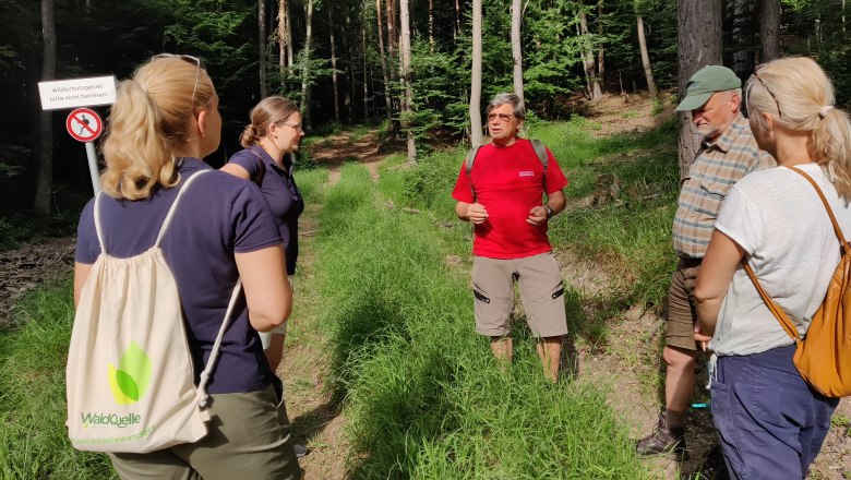 Gruppe beim Austausch, © Naturpark Sparbach